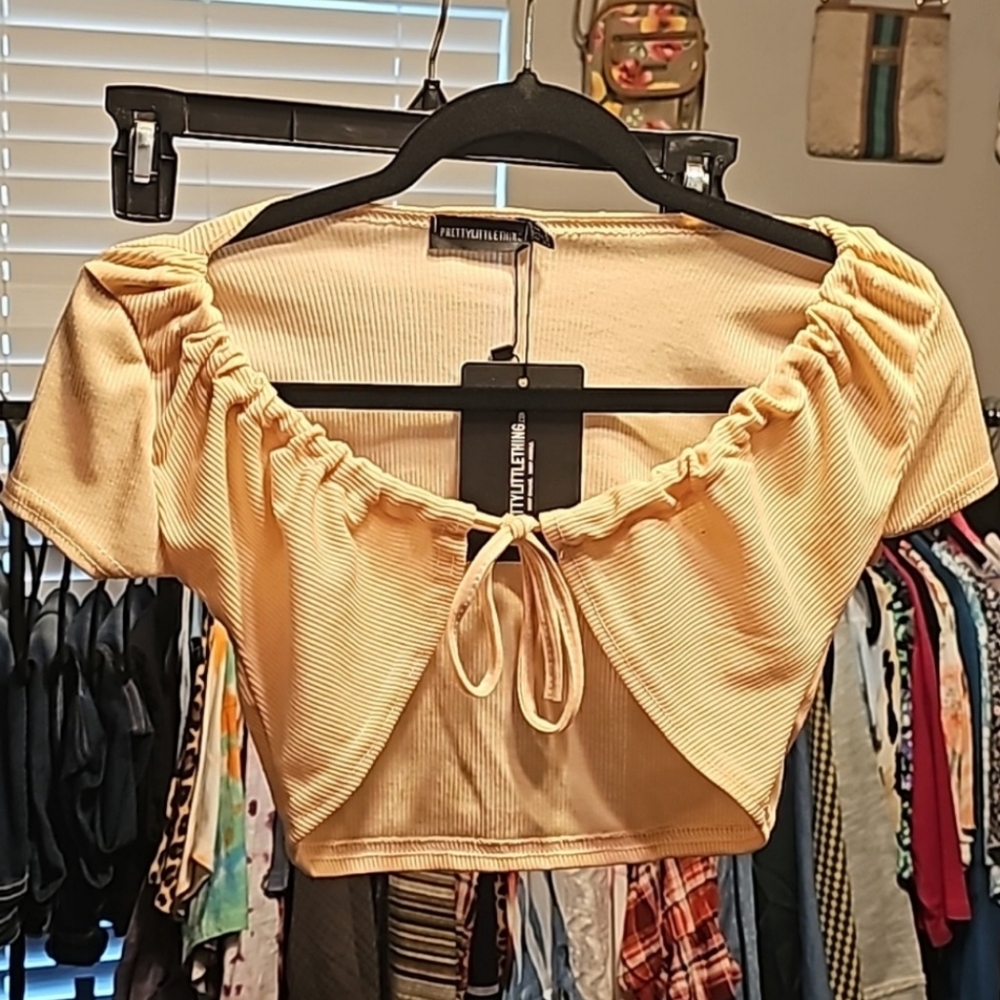 PrettyLittleThing Pale Yellowish Peach Thinly Ribbed Drawstring Crop Top (2-S)💛